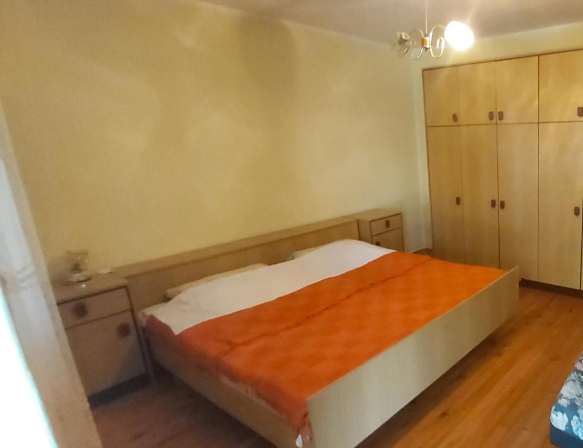 Apartmani Ana Karlobag Eksteriør bilde